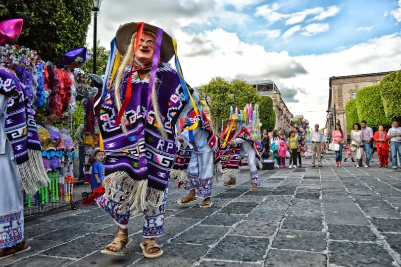 Karneval in Mexiko: Farbenprächtige Umzüge