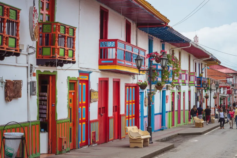Bunte Städte entdecken Sie bei Reisen nach Kolumbien
