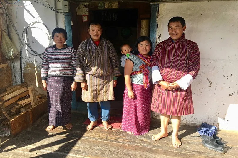 Einheimische Familie in Bhutan
