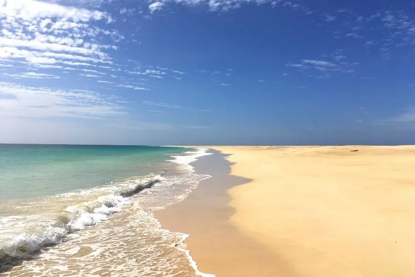 Die Strandschönheit unter den Kapverdischen Inseln: Maio