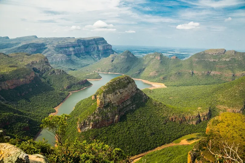 Aussicht über die grünen Berge Südafrikas