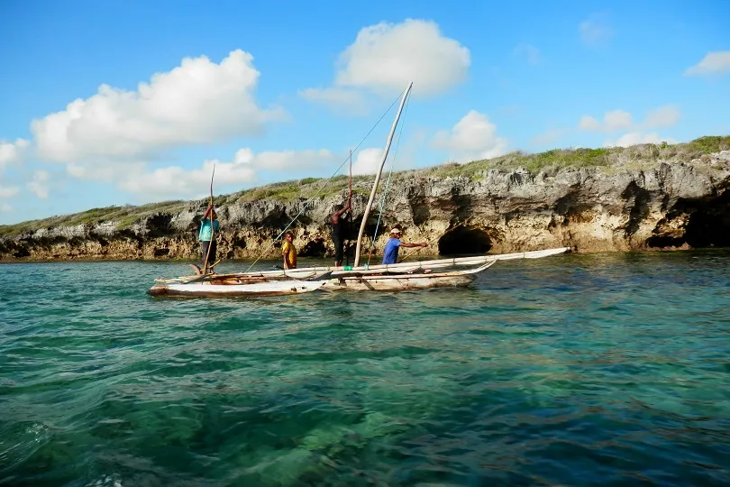 Ein Fischerboot auf dem Meer 