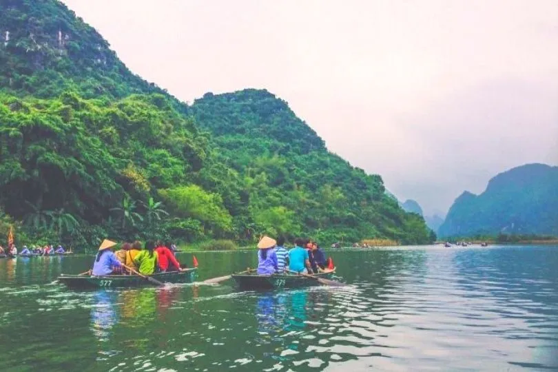 Vietnam Familienreise: Bootfahren macht Kindern Spaß