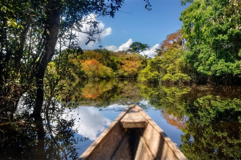Unternehmen Sie eine Bootsfahrt durch den Amazonas bei Ihrer Kolumbien Rundreise