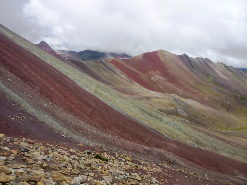 Der Blick auf den Rainbow Mountain in Peru