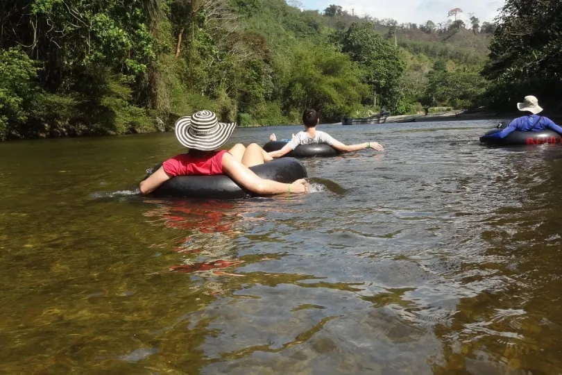 Gehen Sie mit Ihren Kindern in Kolumbien Tubing