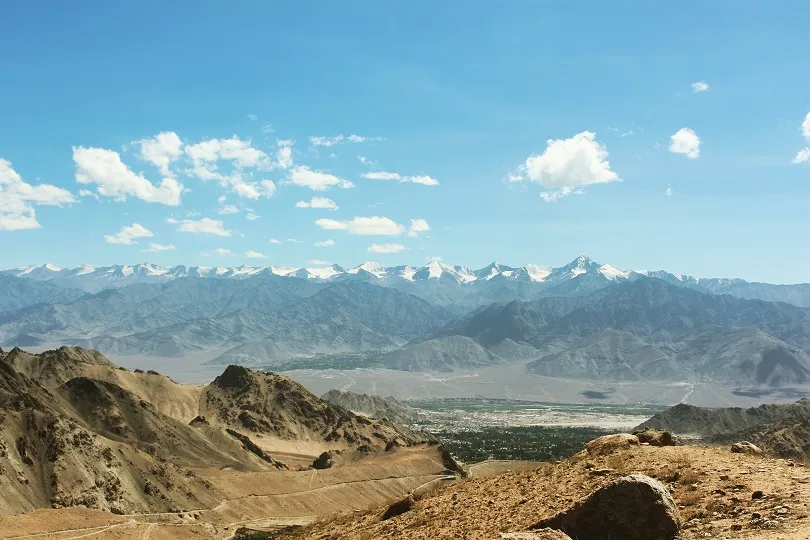 Blick aus der Ladakh Region auf die Berge