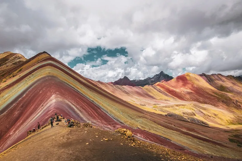 Blick auf die Rainbow Mountains in Peru