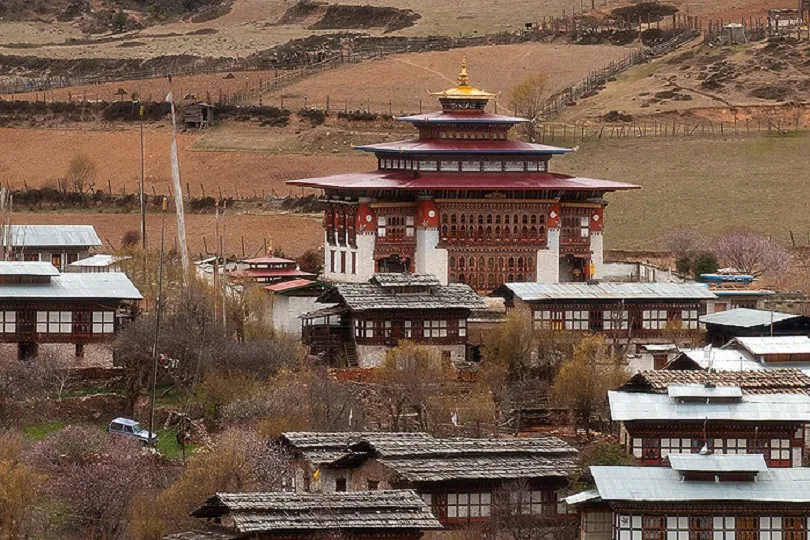 Blick auf das Dorf Ura in Bhutan