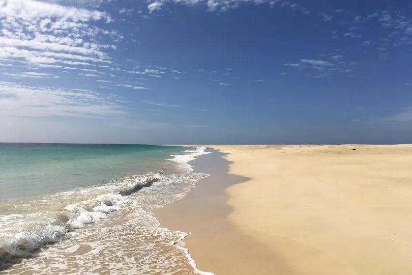 Einsamer Strand auf der Kapverdischen Insel Maio