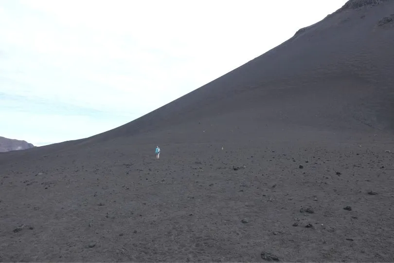 Nichts als Lava: Karge Landschaft auf der Kapverden Insel Fogo