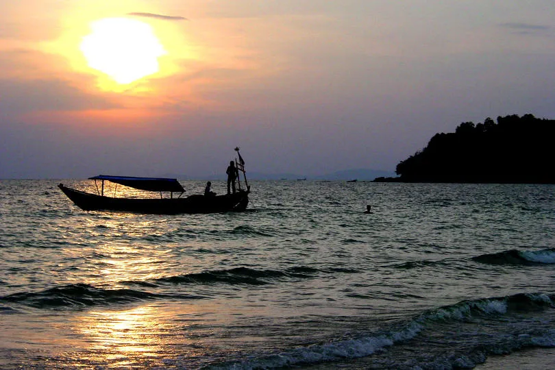 Am Strand von Sihanoukville mit der Familie entspannen