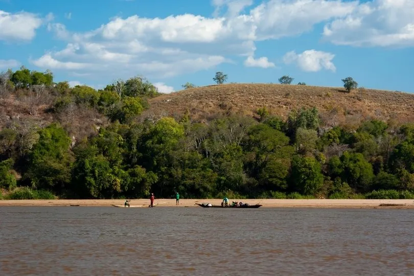 Locals am Fluss auf der Madagaskar Rundreise
