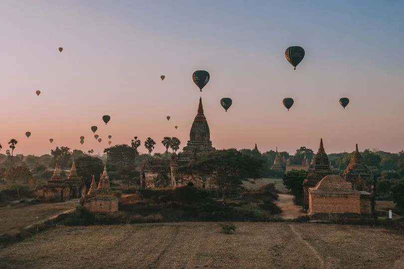 Ballons über Bagan in Myanmar