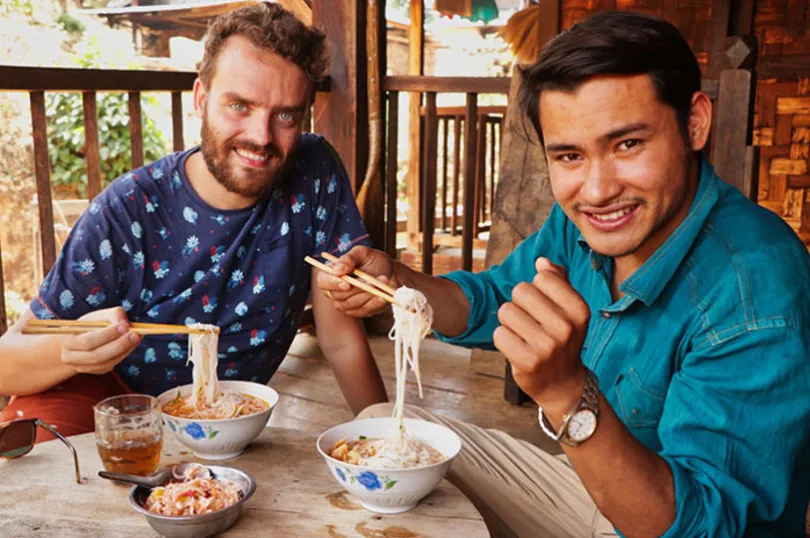 Essen bei Locals in Myanmar