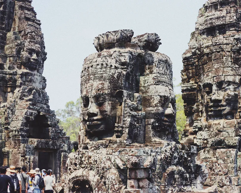 Statuen in Angkor Wat in Kambodscha