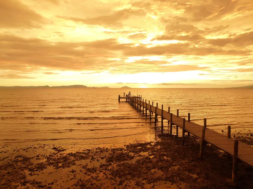 Der Strand Kep in Kambodscha bei Sonnenuntergang