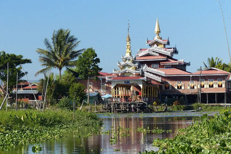 Ein Tempel am Inle See in Myanmar