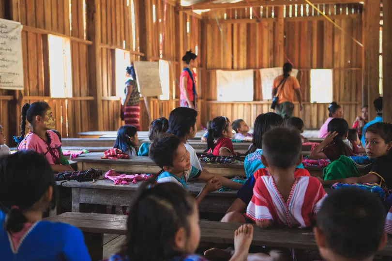 Eine Schulklasse in Myanmar