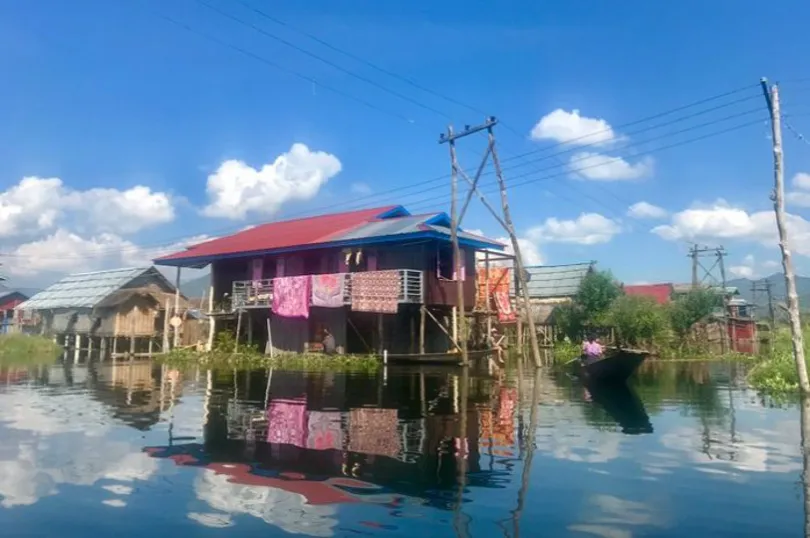 Ein schwimmendes Dorf am Inle See