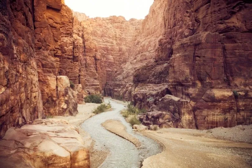Durch den Grand Canyon Jordaniens wandern