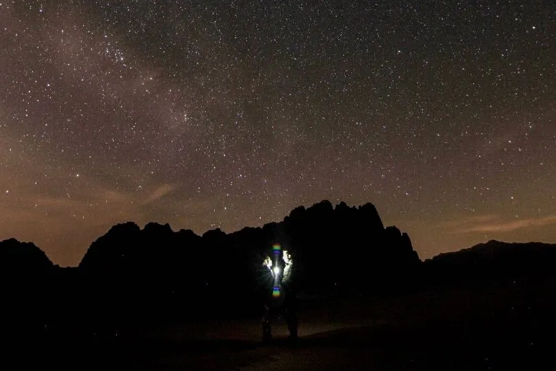 Sternenhimmel über Wadi Rum: Highlight in Jordanien