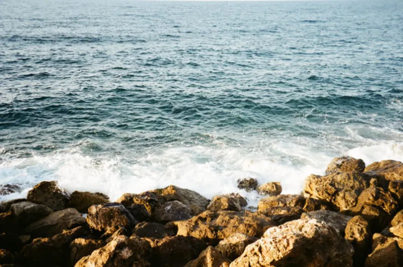 Das Meer an der Bucht von Chania