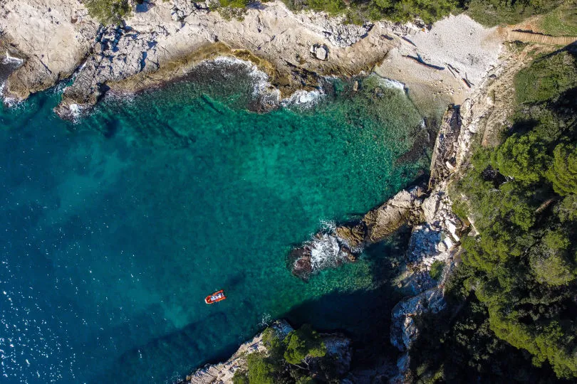 Die Küstenstadt Pula in Kroatien