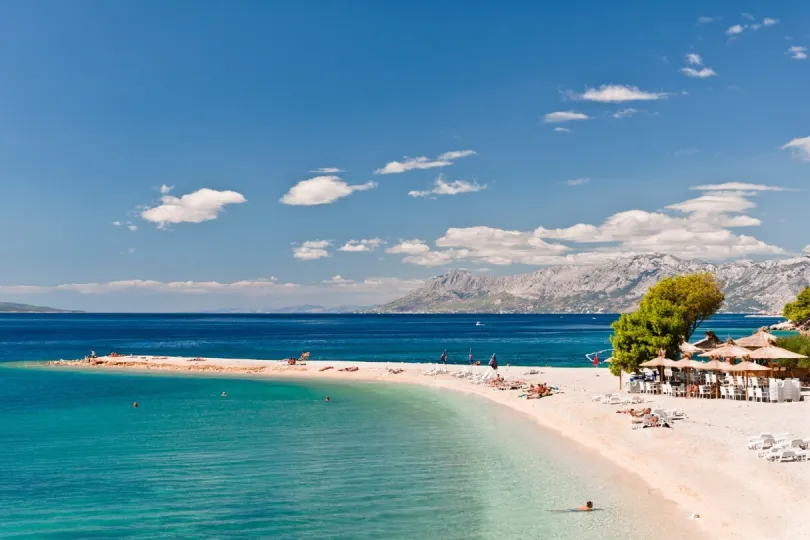 Warum Kroatien? Weißer Sandstrand und viel Sonne
