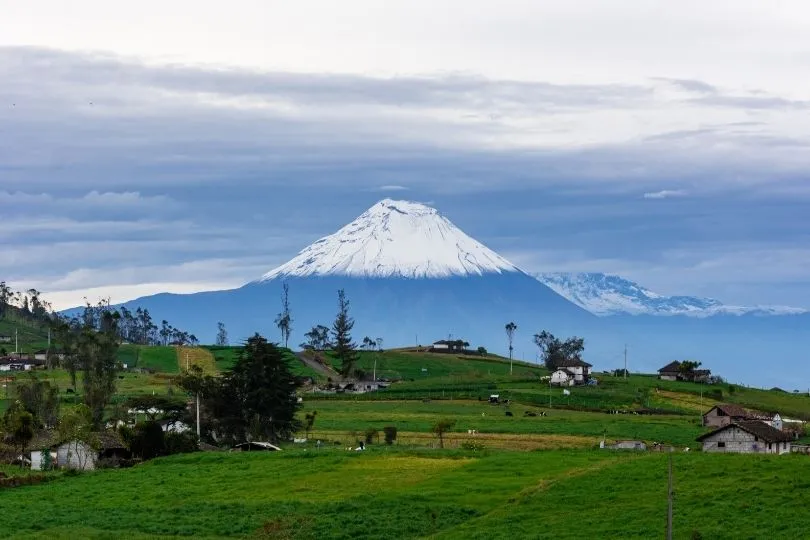 Aussicht auf den Vulkan beim Wandern in Ecuador