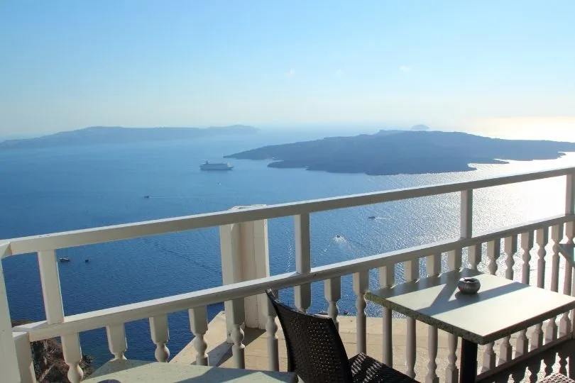 Schöne Aussicht aus einem leeren Restaurant in Griechenland