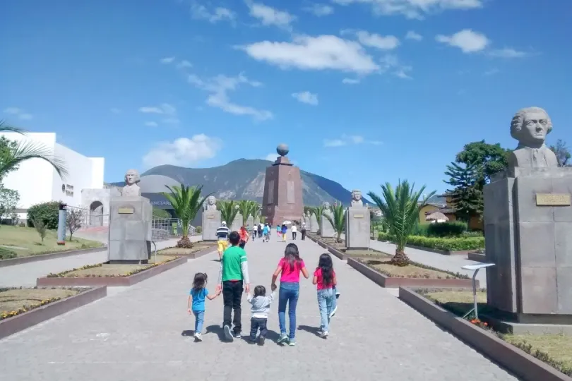 Start der Ecuador Galapagos Rundreise: Mitte der Welt in Quito