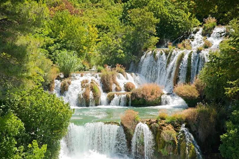 Rauschender Wasserfall im Krka-Nationalpark