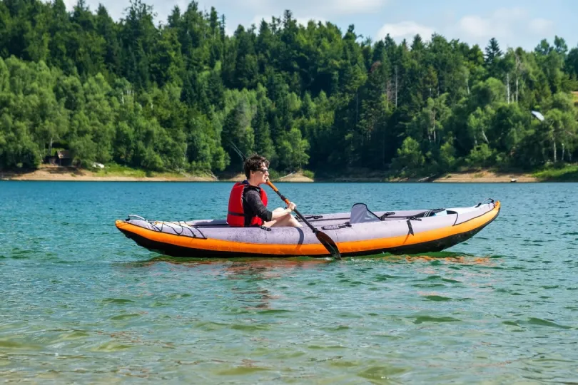 Kajak fahren beim Kroatien Urlaub mit Kindern