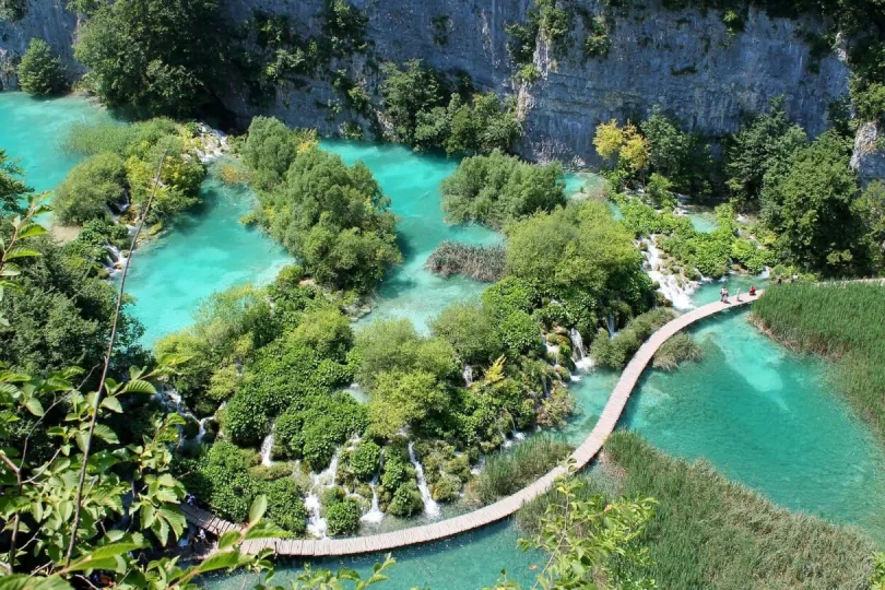 Entdecke die Plitvicer Wasserfälle bei deinem Kroatien Urlaub mit Kindern