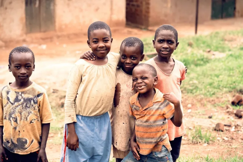 Eine Gruppe Kinder in Uganda