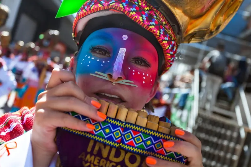 Bunter Karneval in Kolumbien