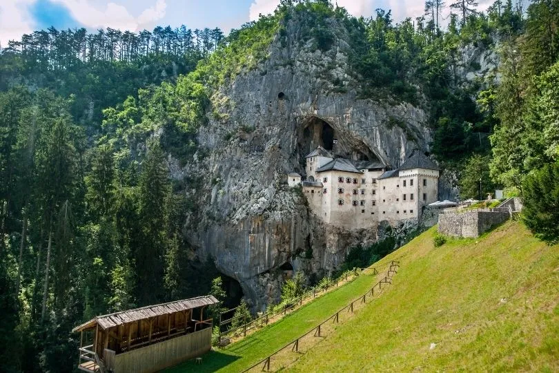 Highlight in Slowenien: Die spektakuläre Predjama Burg