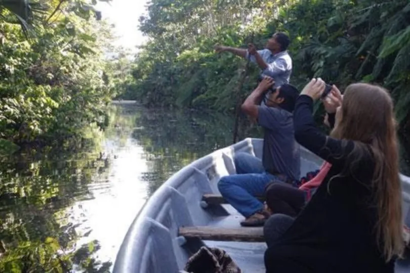 Ecuador mit Kindern: Kanuausflug im Dschungel