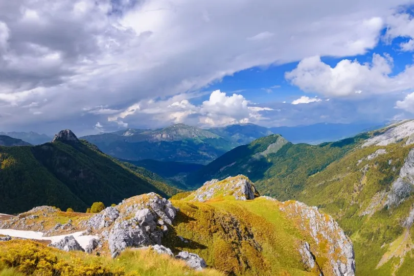 Warum nach Albanien? Zum Beispiel wegen solchen Berglandschaften