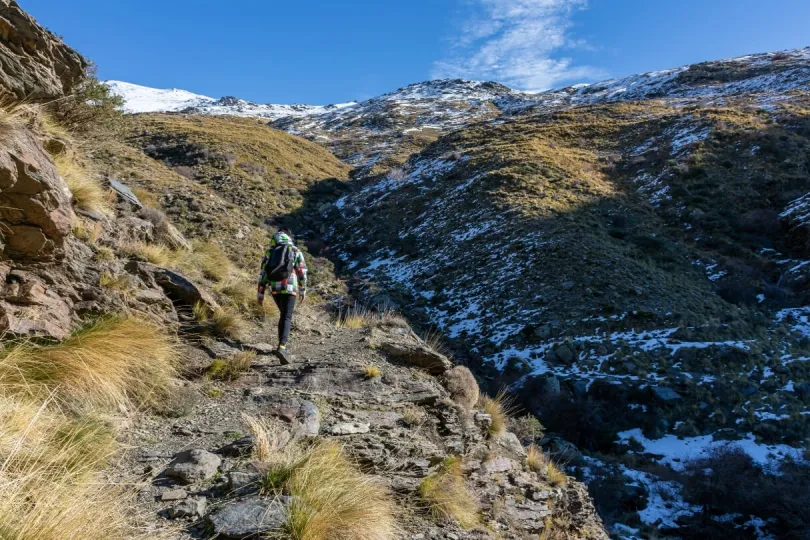 Wandern gehen in den Bergen der Sierra Nevada