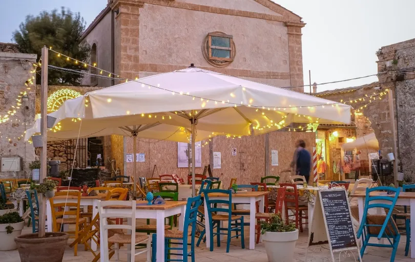 Lauschiges Restaurant im sizilianischen Fischerdorf Marzamemi