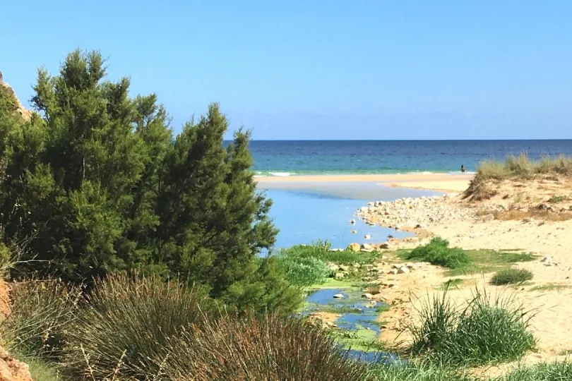 Die schönsten Strände sind oft die versteckten: Praia da Figueira im Süden Portugals