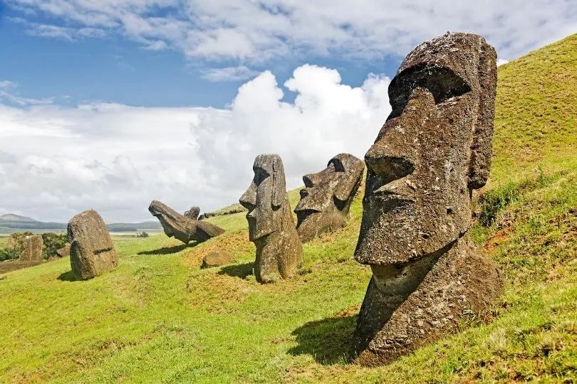 Mysteriöse Statuen auf der Osterinsel in Chile
