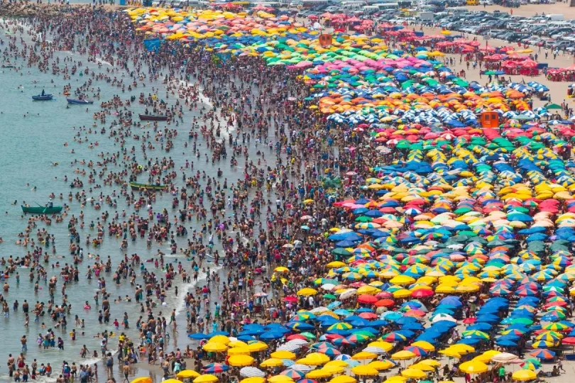 Überfüllter Strand