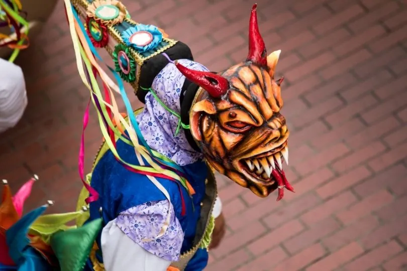 Teufelskostüm beim Karneval in Panama