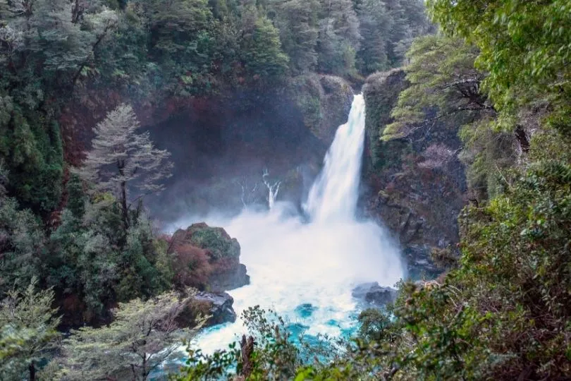 Wasserfall im Huilo Huilo Nationalpark in Chile