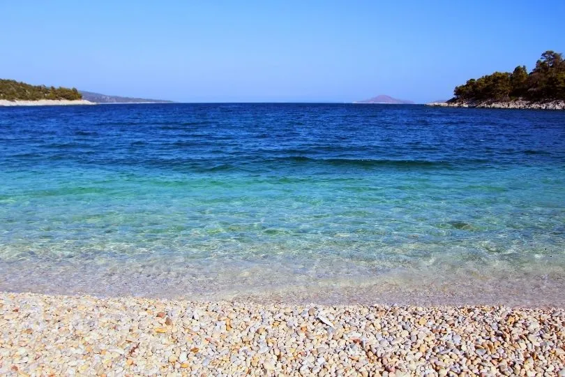 Türkisblaues Wasser am Strand von Alonissos