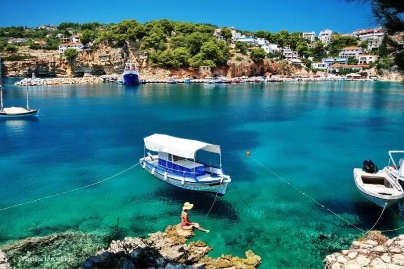 Ein Boot am Strand von Griechenland