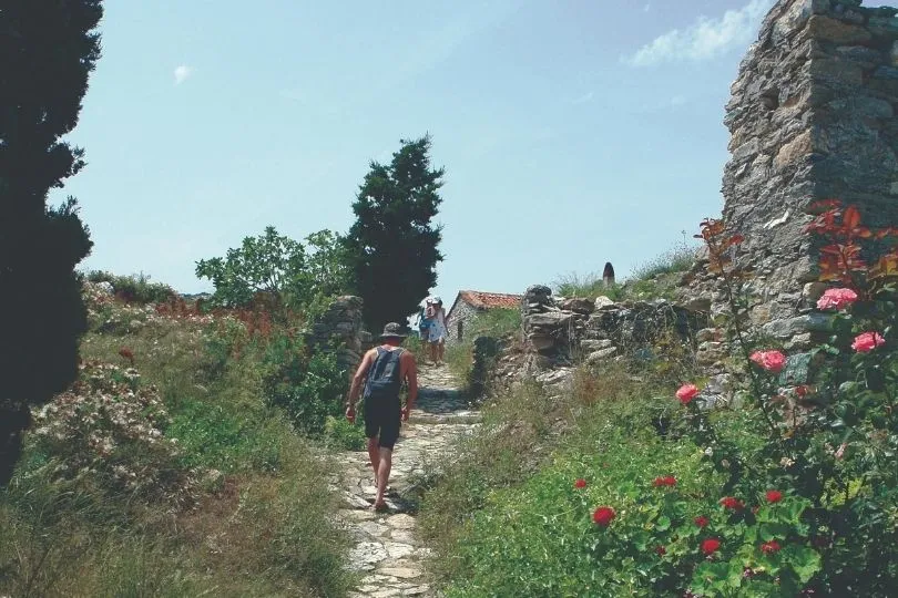 Ein lokaler Guide in Griechenland bei einer Wanderung